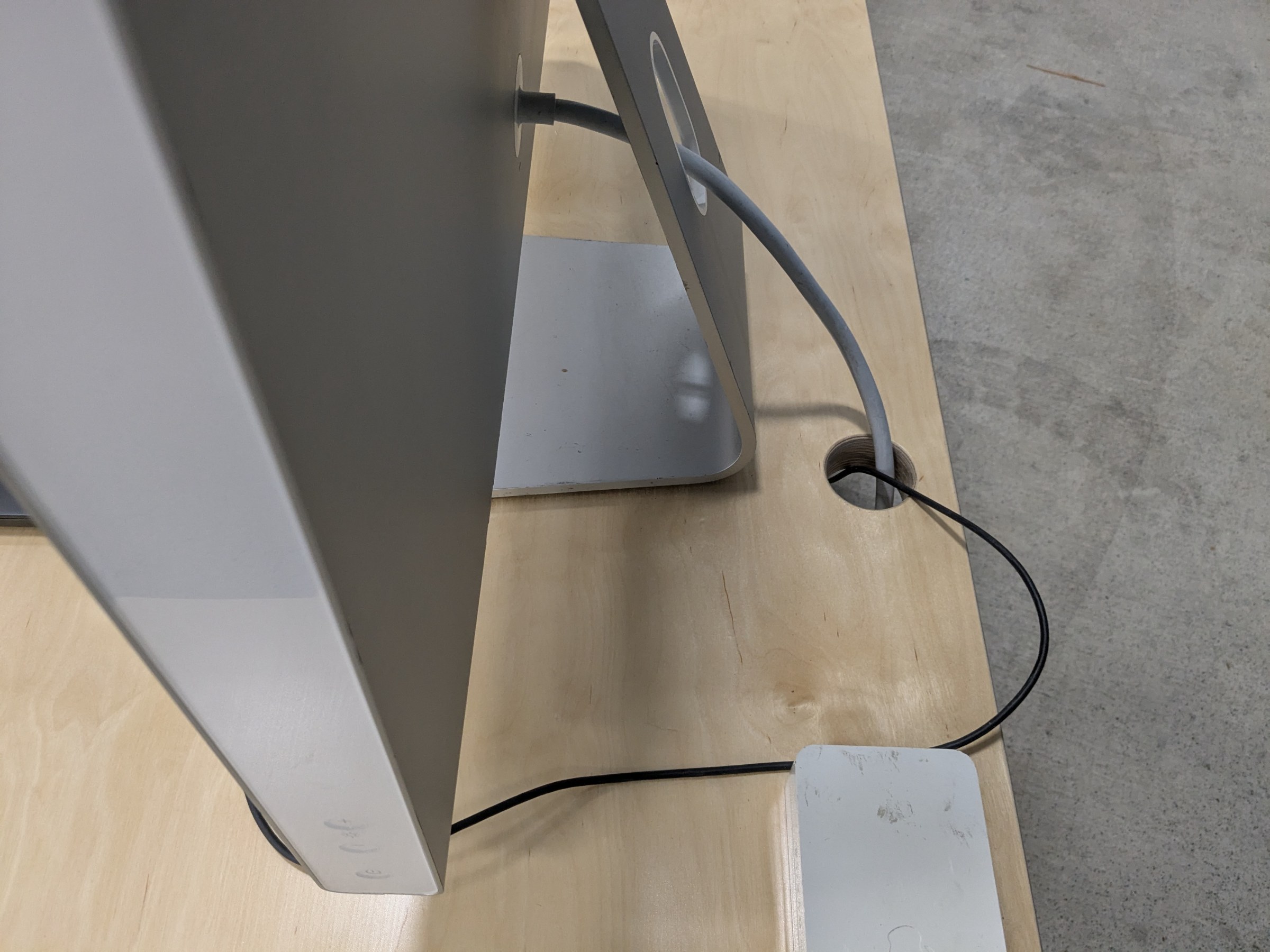 Round cable management cut-out in a desk top